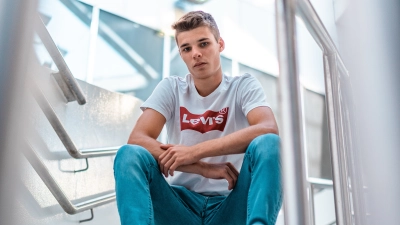 Rijles geven aan 16 en 17-jarigen